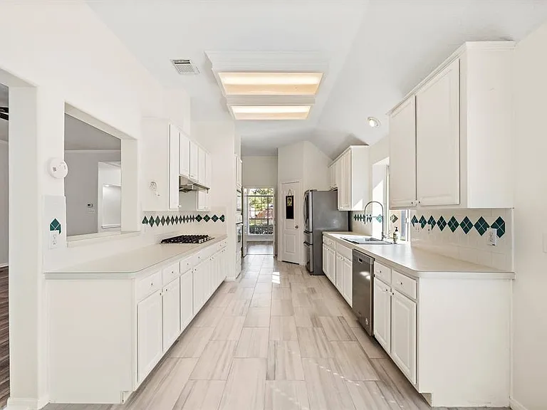 3310 Shadowchase Dr — Photo 6