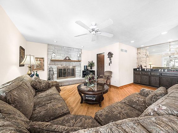 4th image of 515 E Park Manor Ct