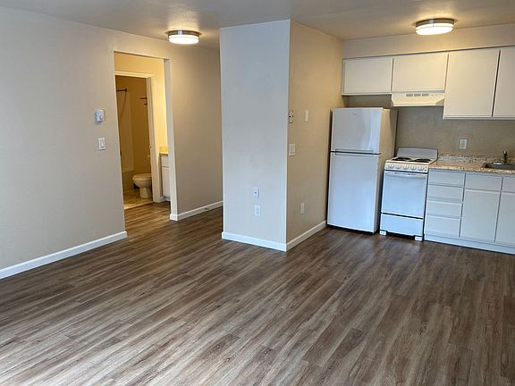 2nd image of 400 10th Ave #212