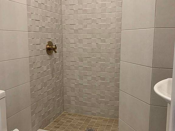 4th image of 358 Irving Ave #2X
