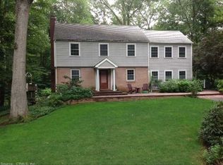 8 Buttermilk Ln, Branford, CT 06405