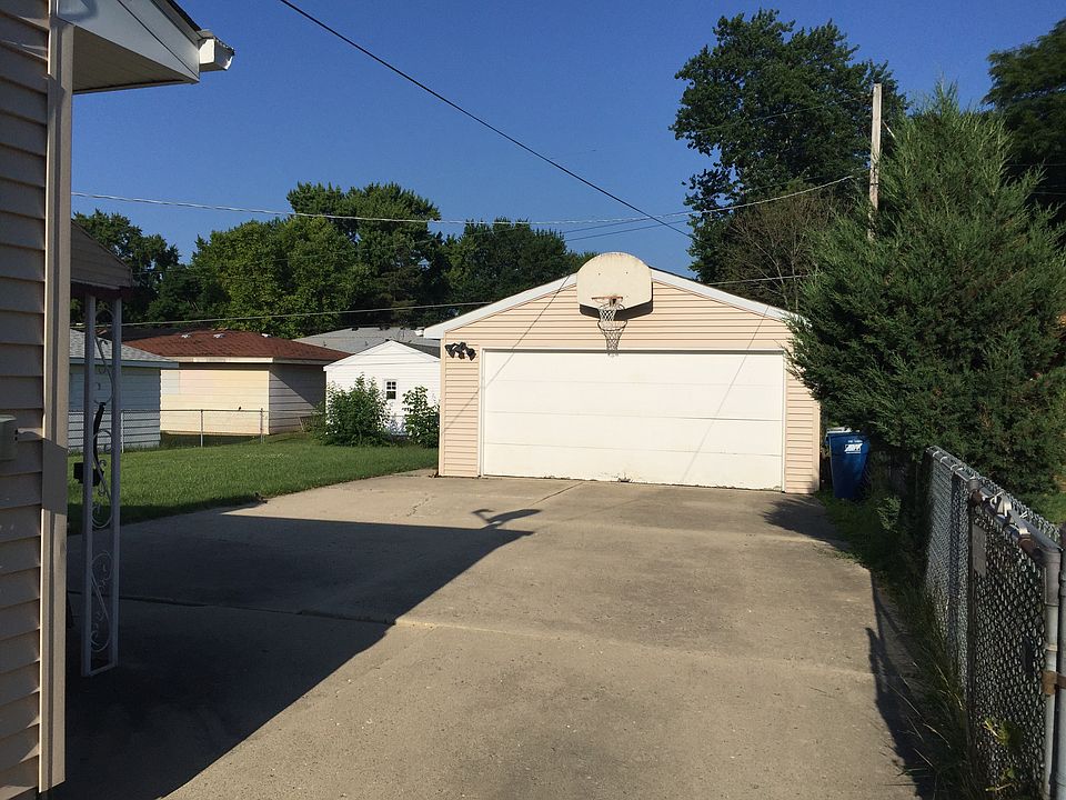 2nd image of 238 N Hale Ave