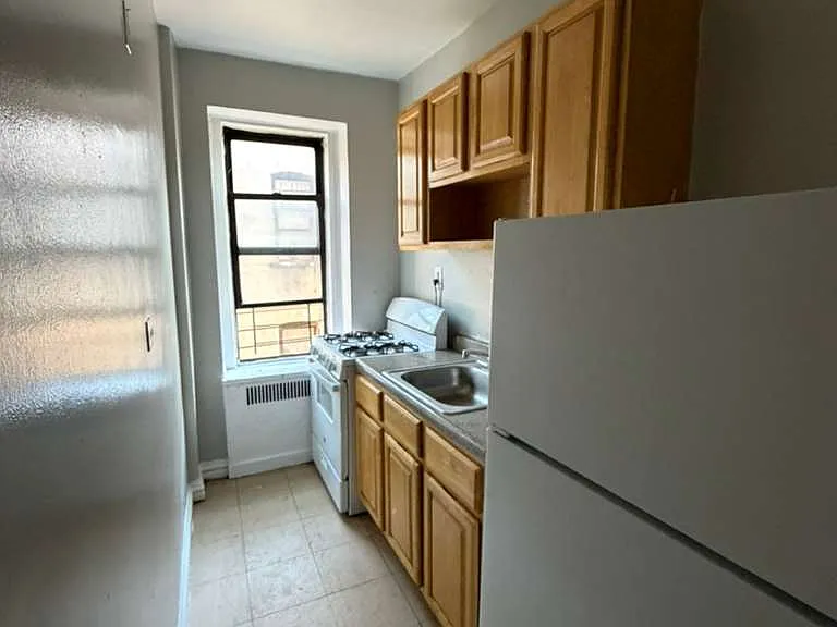 253 E 181st St #4B — Photo 2