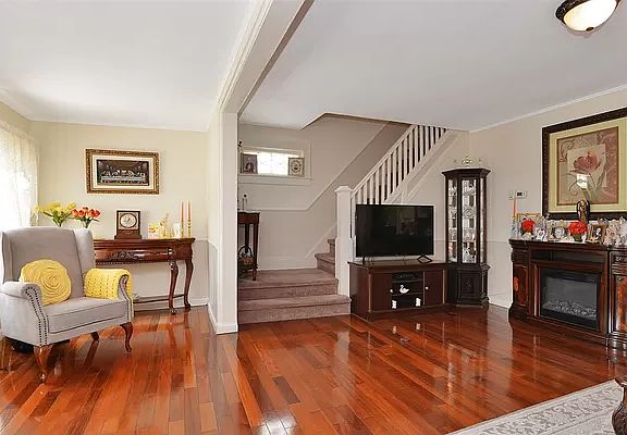 5th image of 90-23 215th St