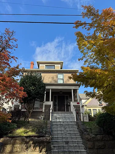 1327 SE Pine St Photo 1