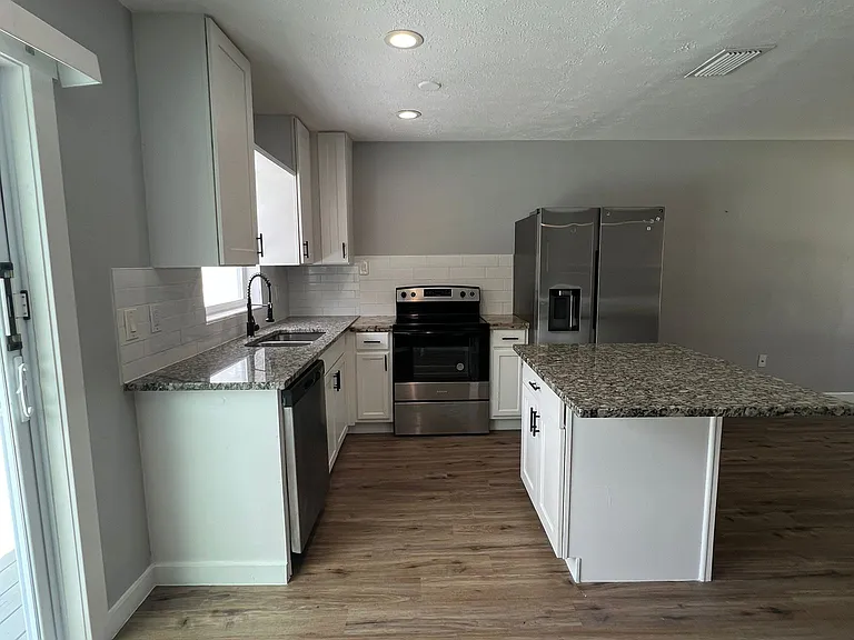 1221 Cypress Ln — Photo 10