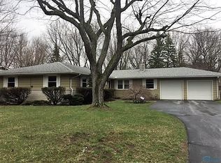 868 Carol Rd, Bowling Green, OH 43402