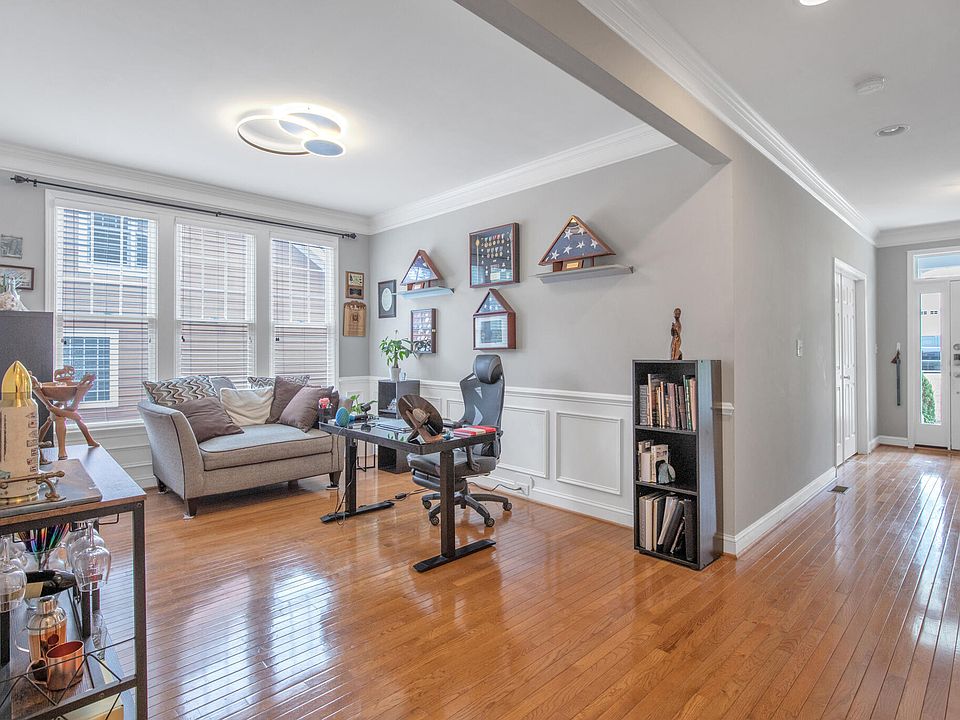 1st image of 148 Lamplighter Way