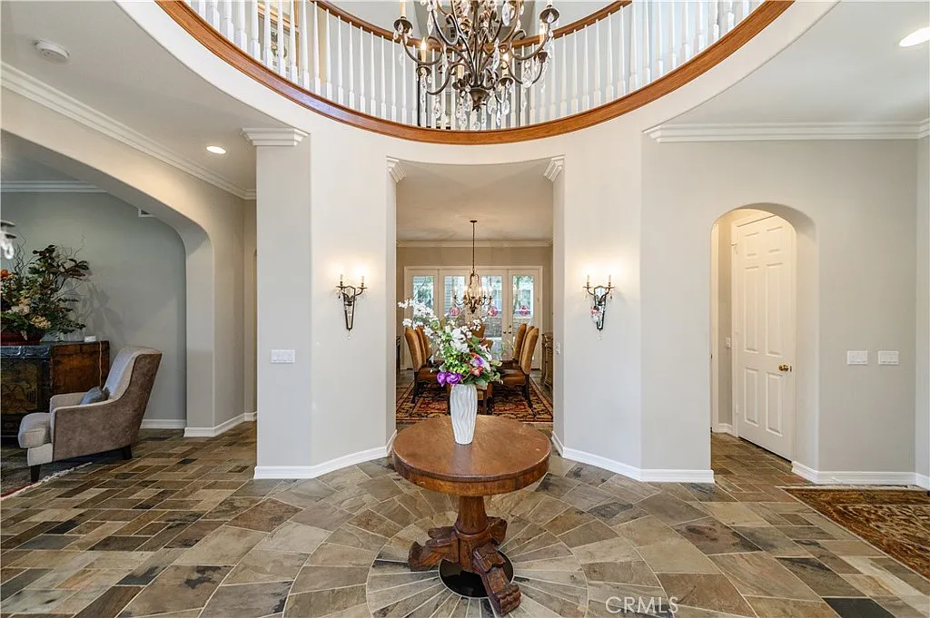 5 bed, 4226 sqft, $8,250 — Photo 3