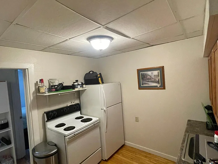 225 Edward St #B — Photo 9