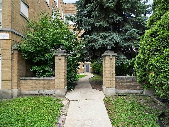 3rd image of 1854 S Central Park Ave #1852-3E