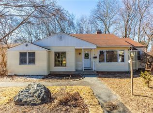 1 Glencoe Ln, Cranston, RI 02920