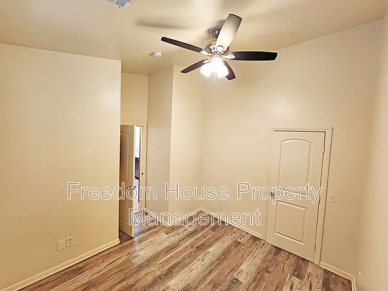 1041 Marne Ct #4 — Photo 24