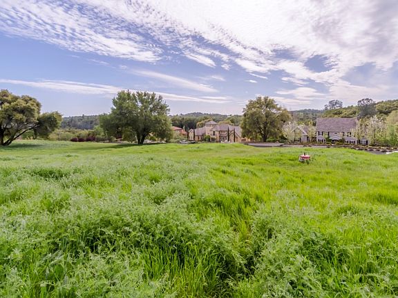 2nd image of 2520 Vineyard Dr