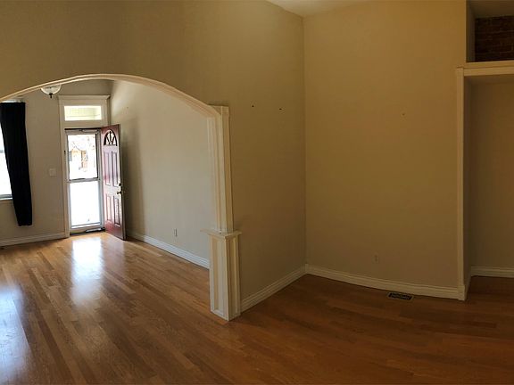3rd image of 1448 N Knox Ct