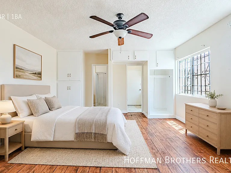 1222 3/4 W 109th Pl — Photo 4