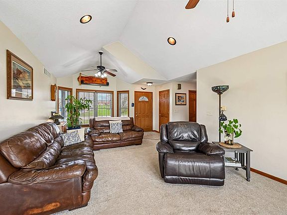 4th image of 2550 Meadow View Dr