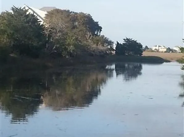 108 Harbor Dr N, Saint Helena Island, SC 29920