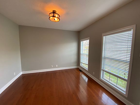 5th image of 1636 Apache Way