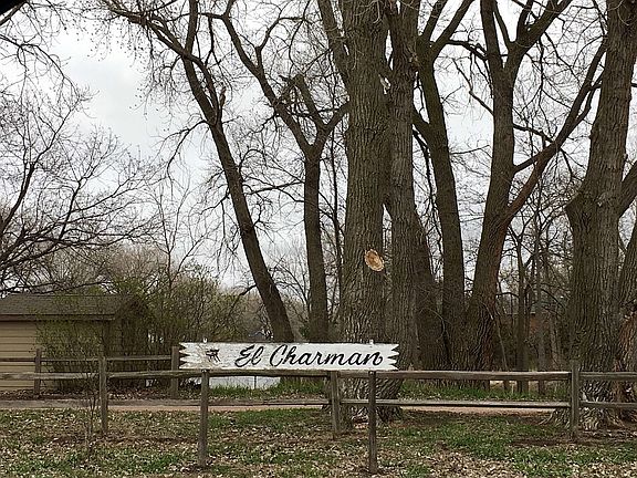 3rd image of 27 El Charman
