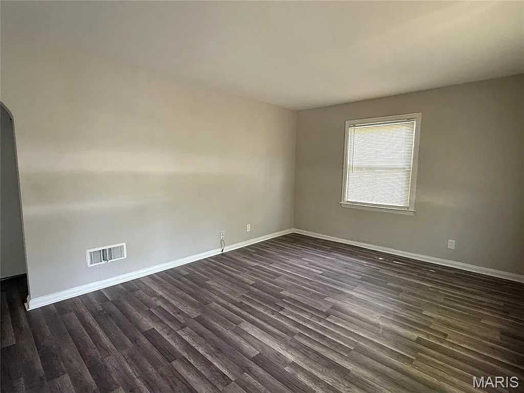 3 bed, 1.0 bath, 792 sqft, $1,400 — Photo 3