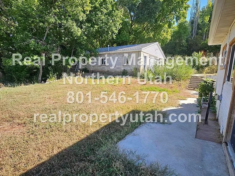 662 E 4th St — Photo 21