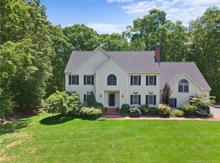 70 Elizabeth St, Guilford, CT 06437