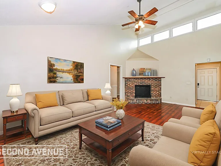 1540 Lake Shore Blvd — Photo 3