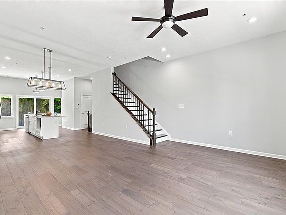 2nd image of 5318 Holmes St