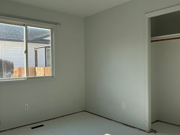 5th image of 528 Massachusetts Ct