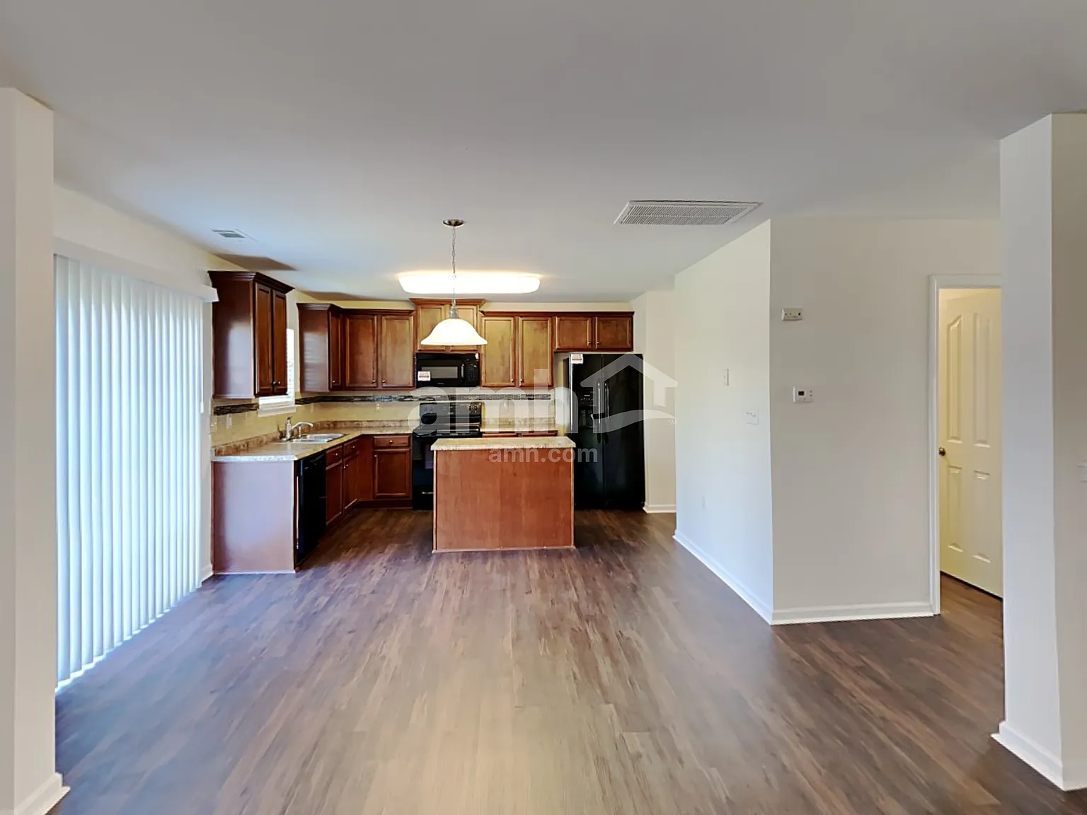 4 bed, 2.5 bath, 2231 sqft, $2,415 — Photo 4