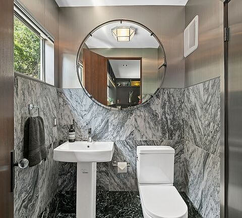 4th image of 9226 Kinglet Dr