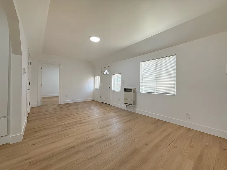 4218 Lockwood Ave #8 — Photo 4