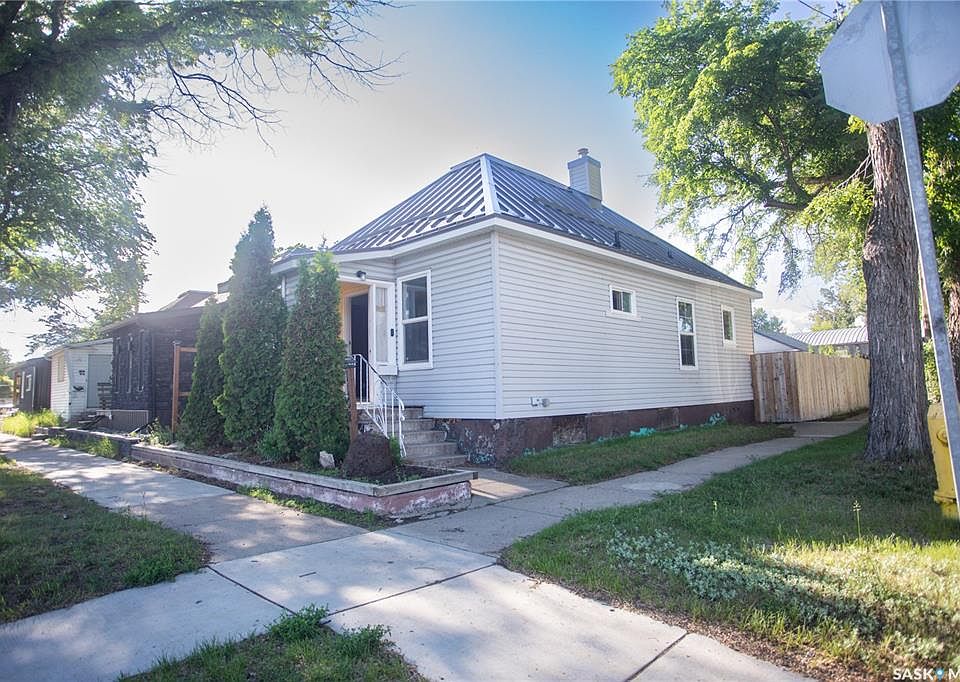 1st image of 1102 19th STREET W