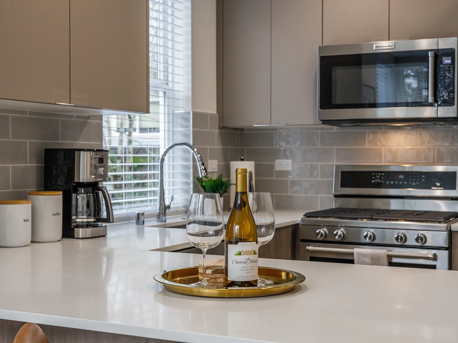 2 bed, 1040 sqft, $2,800 — Photo 4