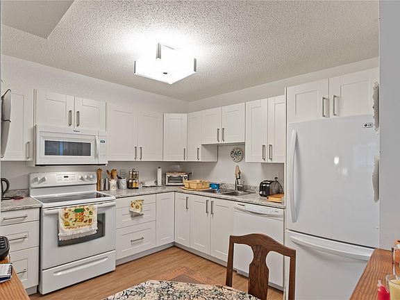 3rd image of 6715 Dover Rd #311