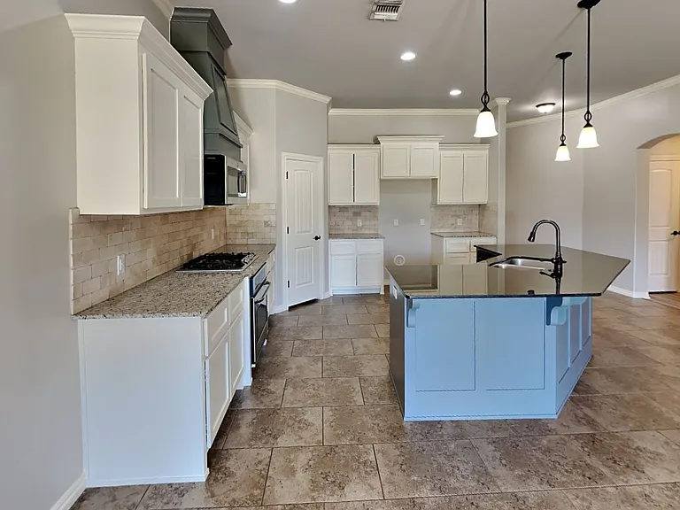 5720 Saint James Pl — Photo 9