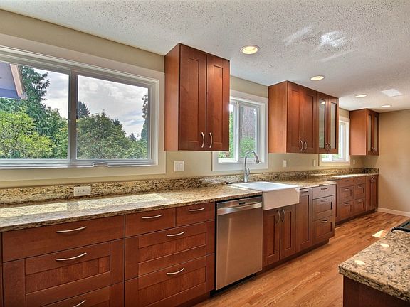 5th image of 10924 NE 117th Pl