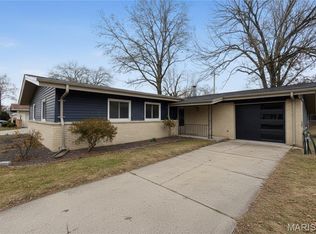 3075 Blackwood Dr, Florissant, MO 63033