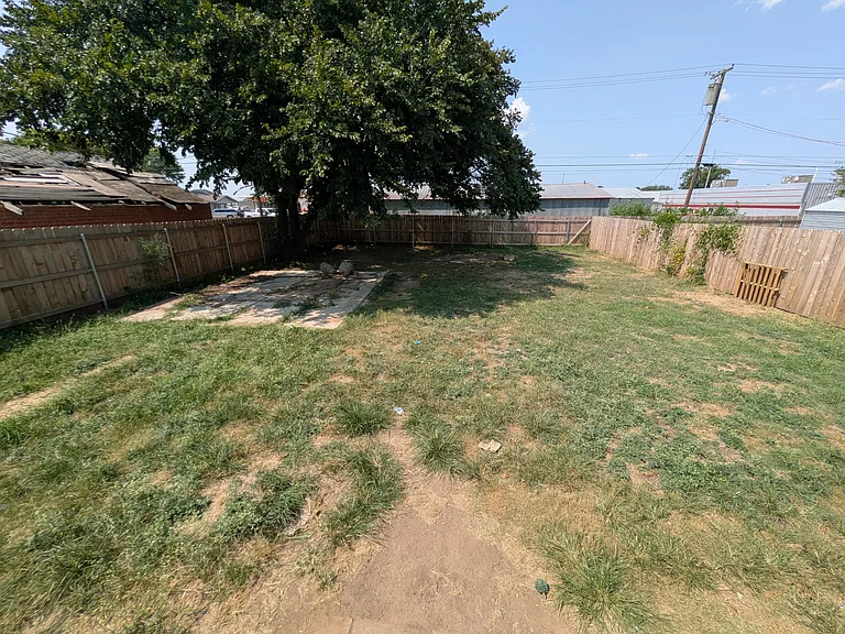 924 E Walnut St — Photo 19