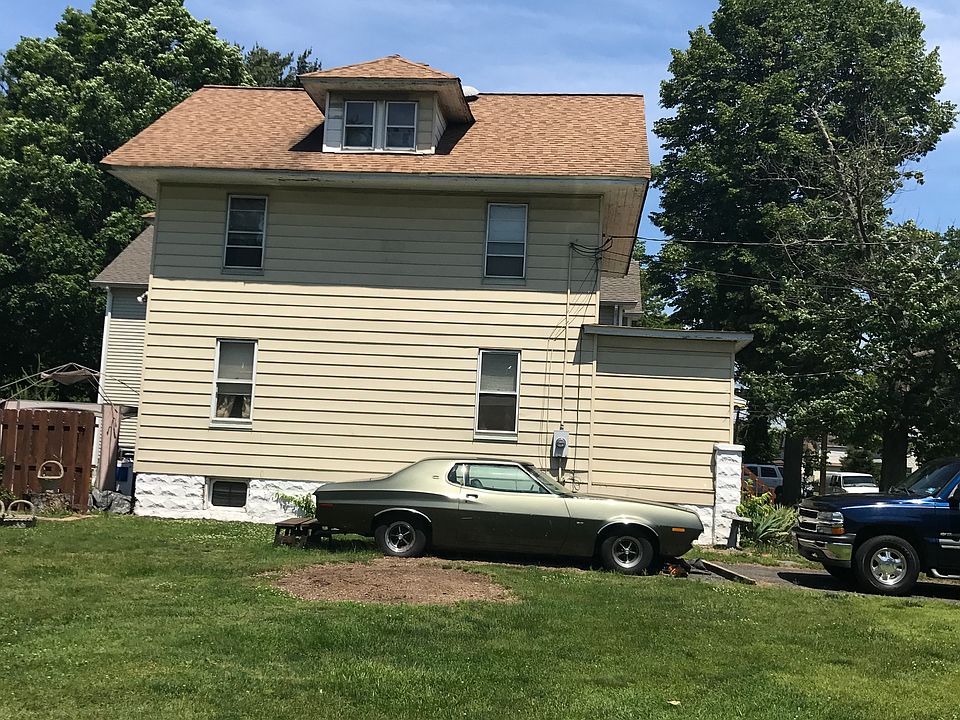 2nd image of 145 Runyon Ave