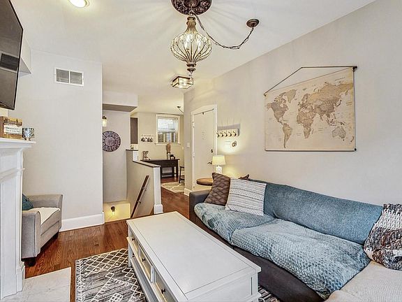 5th image of 2028 N Burling St APT 209