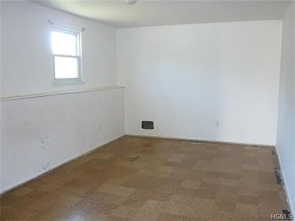 4th image of 22 Great Oaks Dr