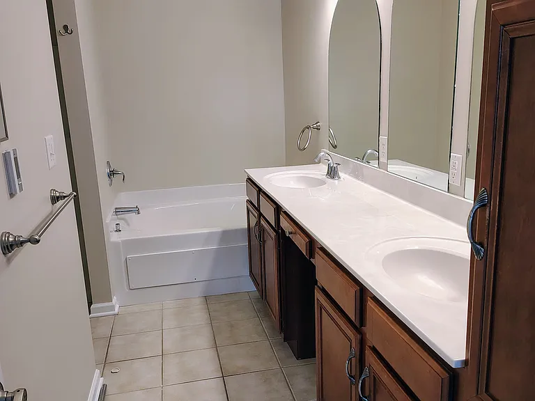 10557 Castle Ln — Photo 12