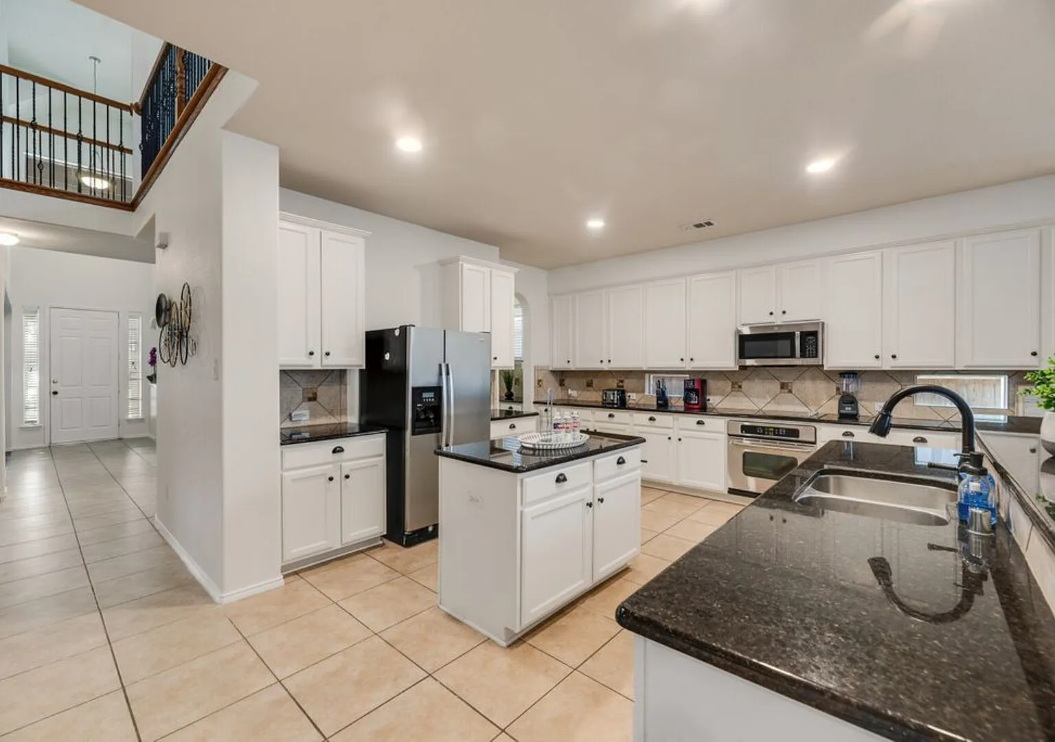 FS71415 min to Toyota Base|Sleeps 8|Parking — Photo 4