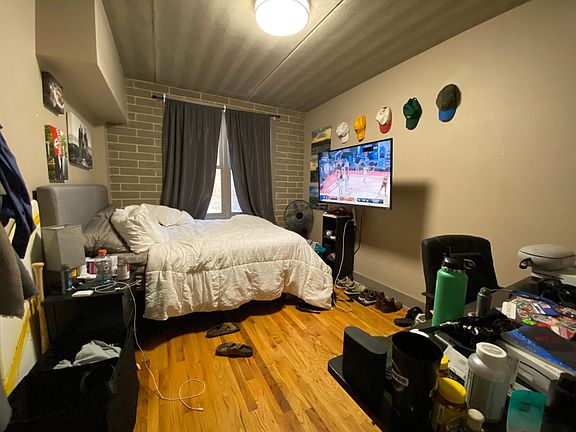 5th image of 3756 N Wilton Ave #1S