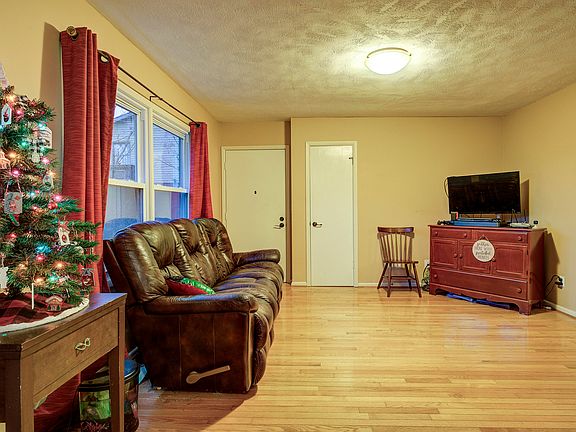 4th image of 503 Pilgrim Ct APT C
