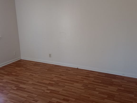 3rd image of 3622 Village Trl
