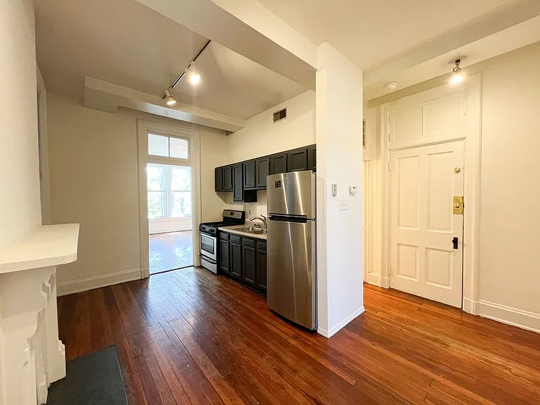 1435 Main St — Photo 8