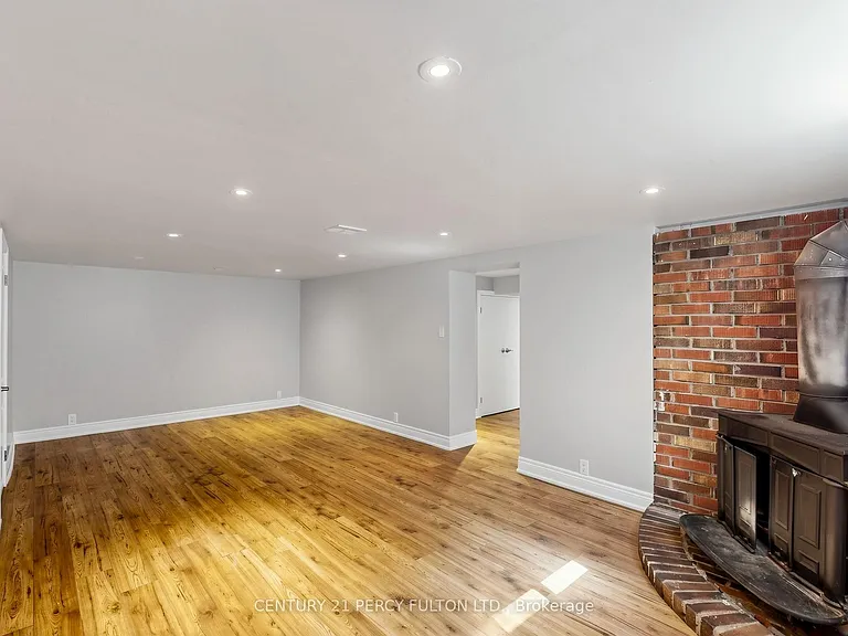 25 Kenwood Cres — Photo 35